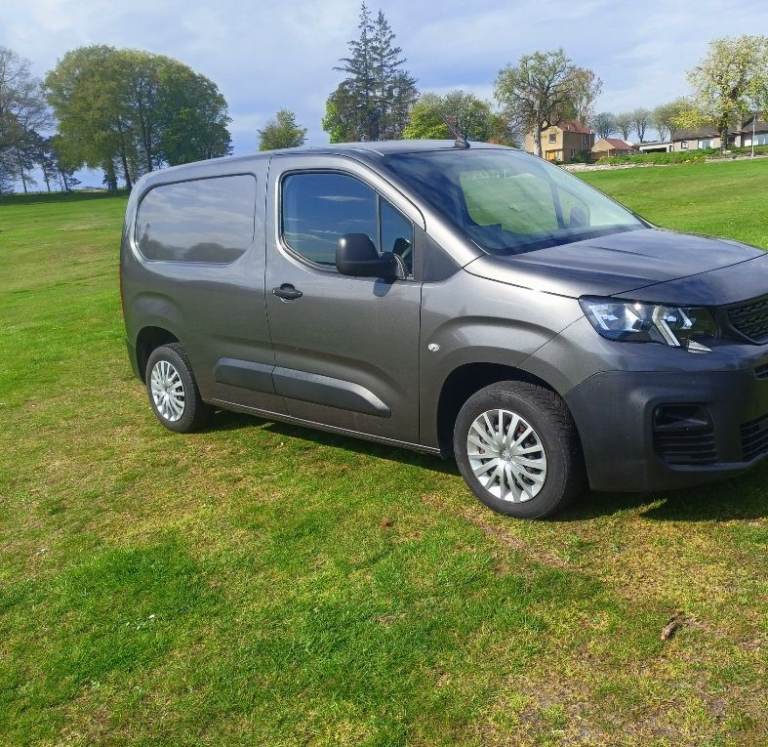 IMMACULATE DIESEL VAN - NO VAT...