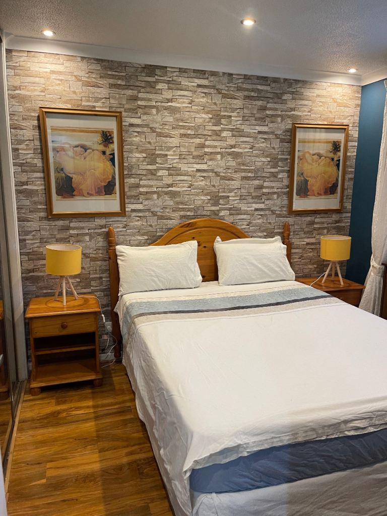 One fully furnished double bedroom in Upper Norwood 