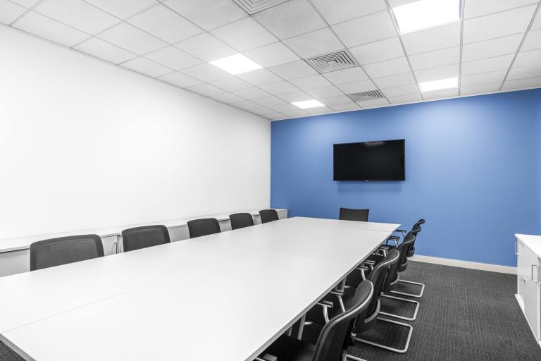 Hatfield - AL10 9NA \ Large Office for Rent Customisable for 10 Desks