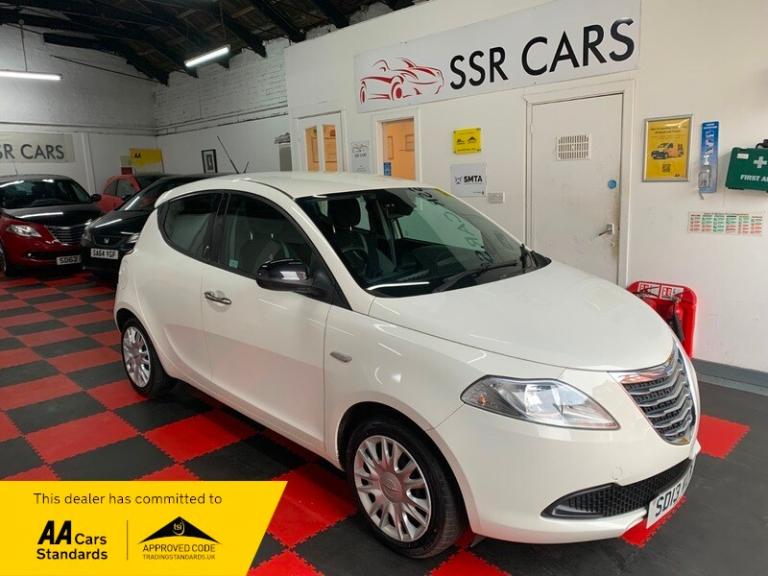 Chrysler Ypsilon 1.2 S Hatchback 5dr Petrol Manual Euro 5 (s/s) (69 bhp)