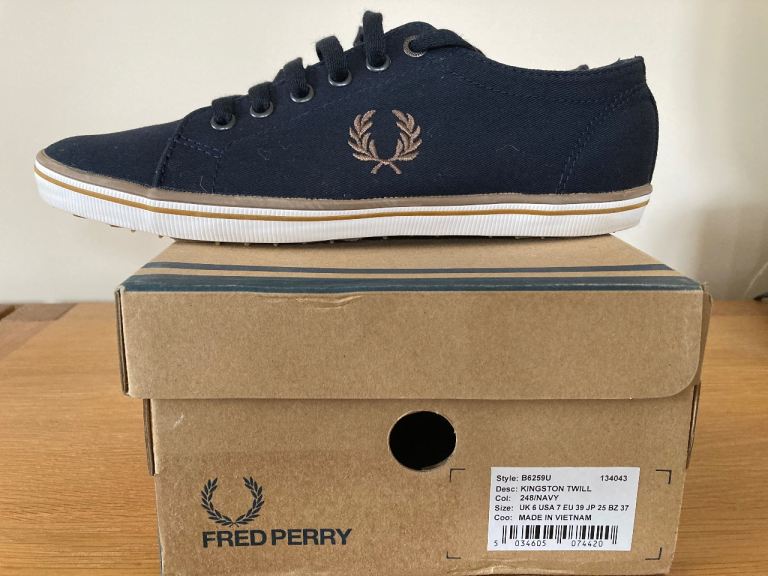 Fred Perry Kingston Twill trainers, size UK6