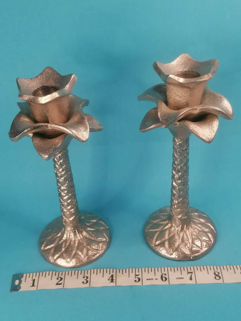 7,5inch Pair Vintage Pineapple, Palm Tree Candle Holders. Good condition.