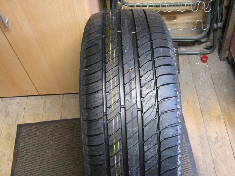 peugoet 17" alloy and michelin tyre