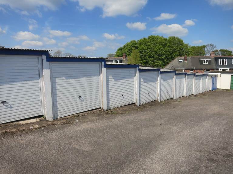 Garage to Rent Exeter - parking or storage 