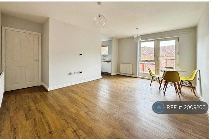 2 bedroom flat in Gibson Drive, Bracknell, RG12 (2 bed) (#2009203)
