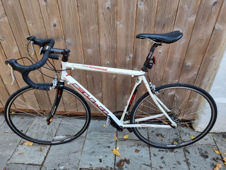 Fuji Road Bike - Excellent condition