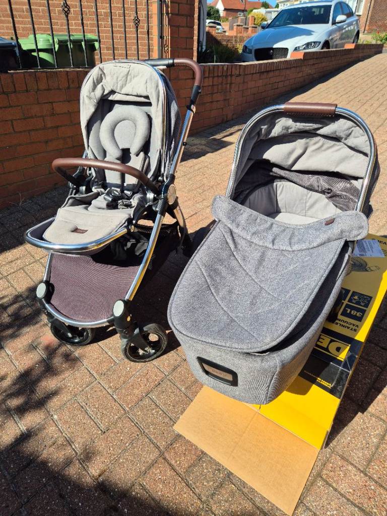 Mamas and Papas Ocarro Pram set