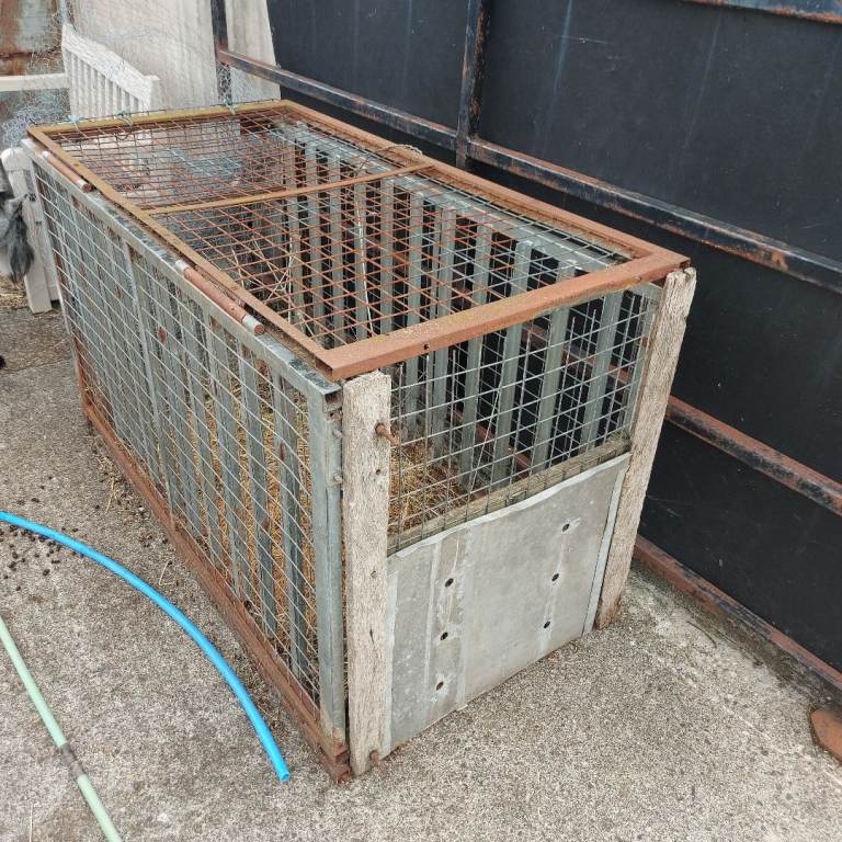 5ft x 3ft metal cage with slide door