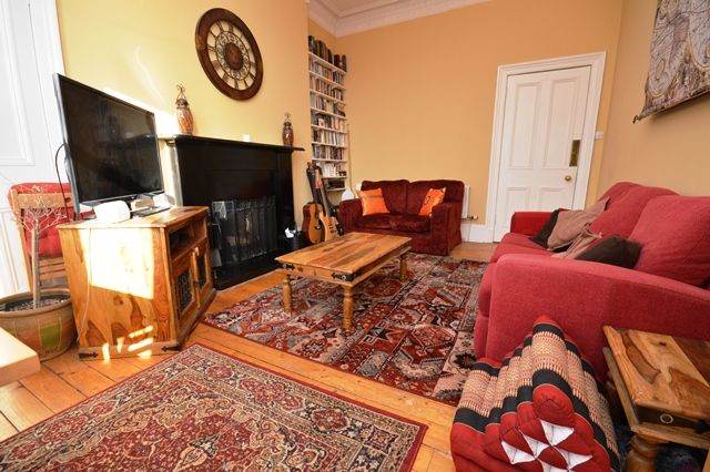  Attractive 2 bed flat with great views in the heart of Haymarket available September 2020