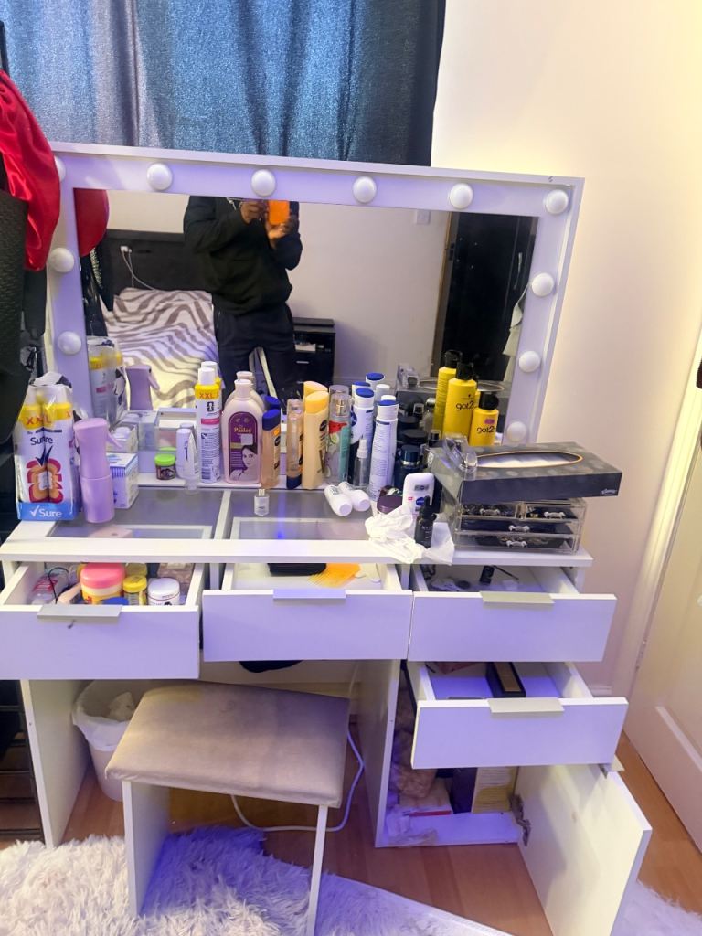 White Dressing Table with Mirror & Lights – Good Condition