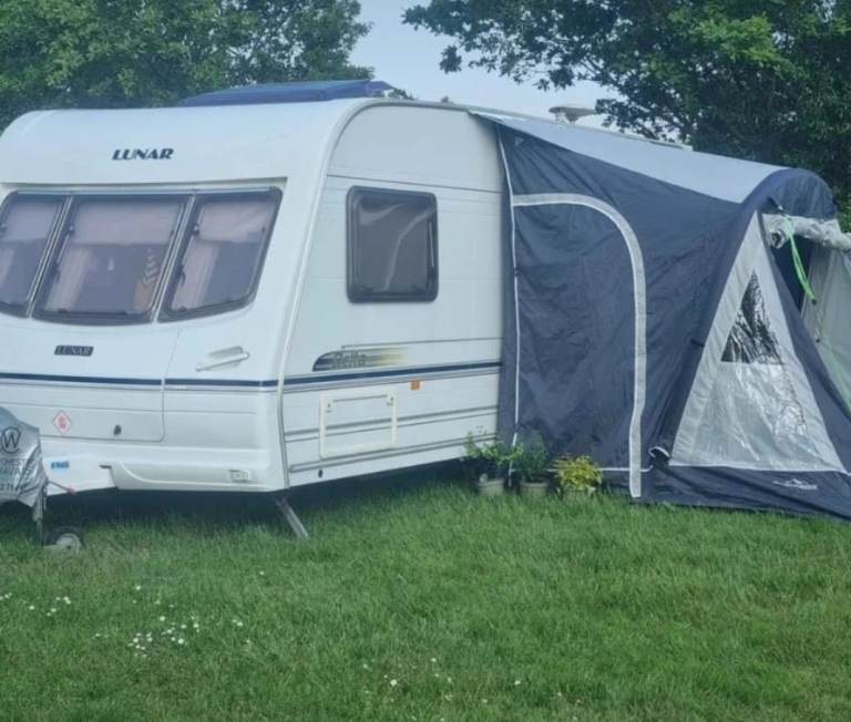 Lunar Delta 520 large caravan 