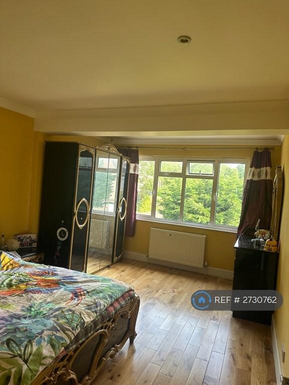 1 bedroom in Le May Ave, London, SE12 (#2730762)