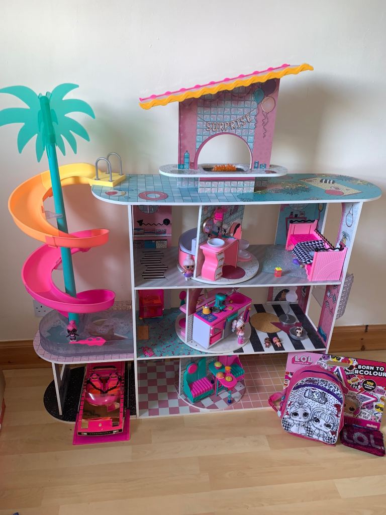 lol house with dolls, car, new bag, purse and colouring book 