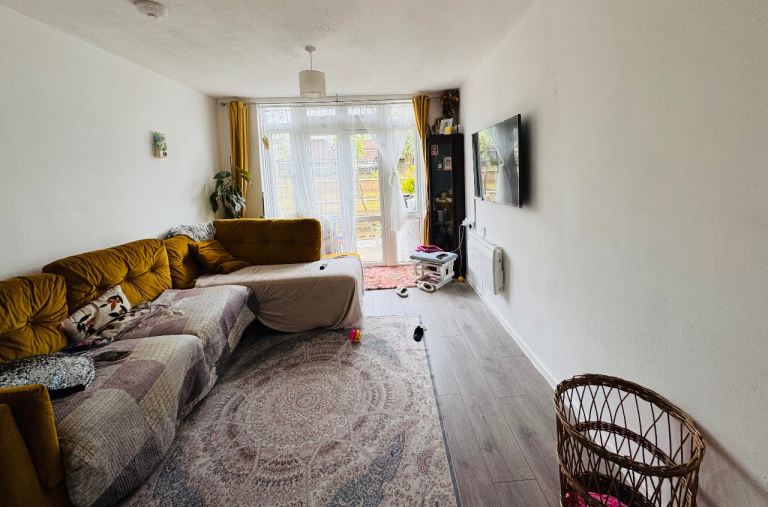 Looking for swap my 1 bedroom bungalow for 2  bedrooms