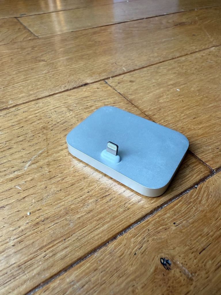 Apple iPhone Lightning Charging Dock - Silver