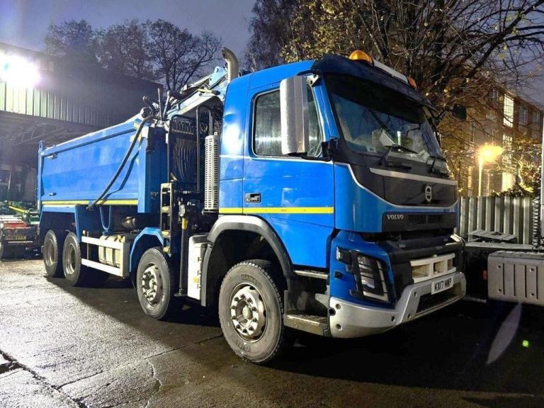2017 VOLVO FMX-420 8X4 GRAB TIPPER