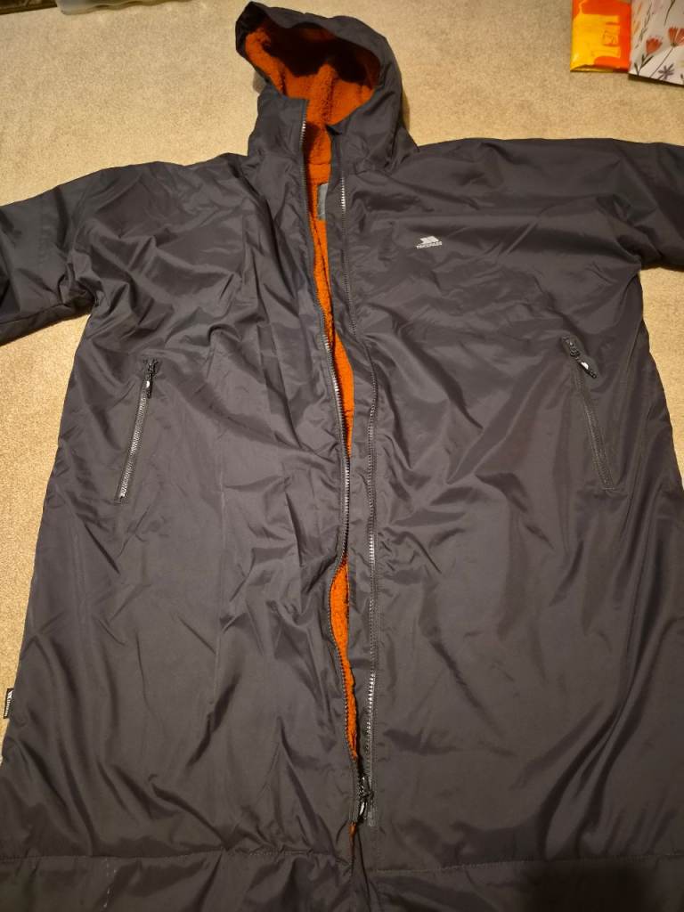 Trespass Dry Robe – Black, Medium, Excellent Condition