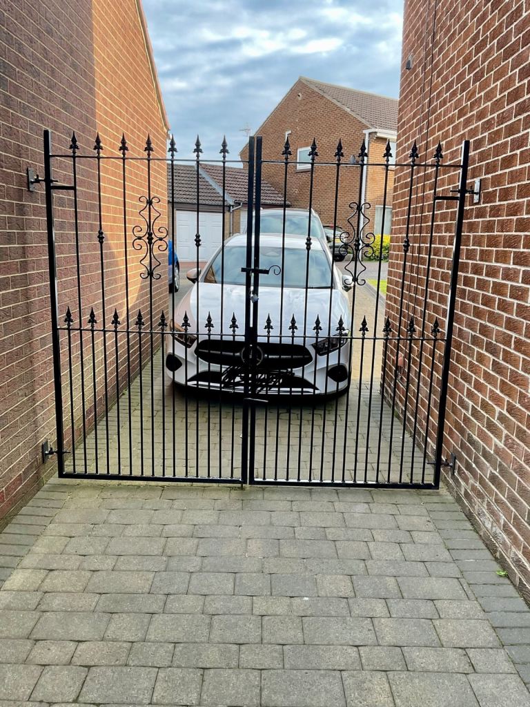 Driveway gates 
