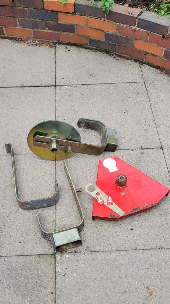 Caravan wheel clamp 