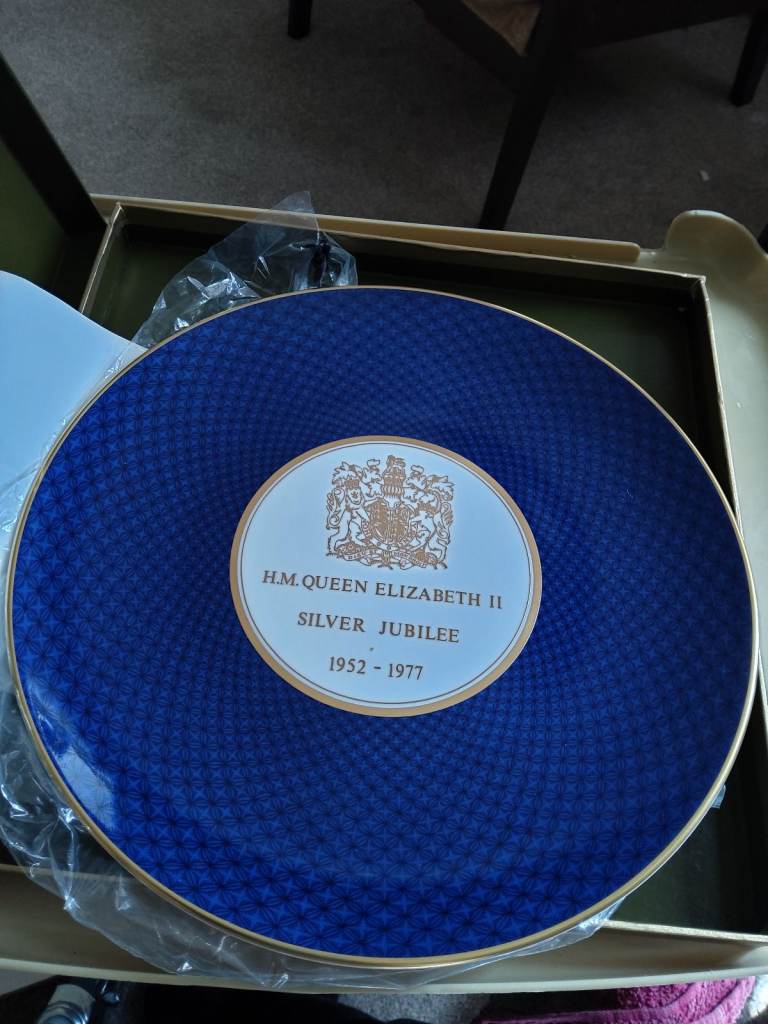 Royal worcester silver jubilee plate