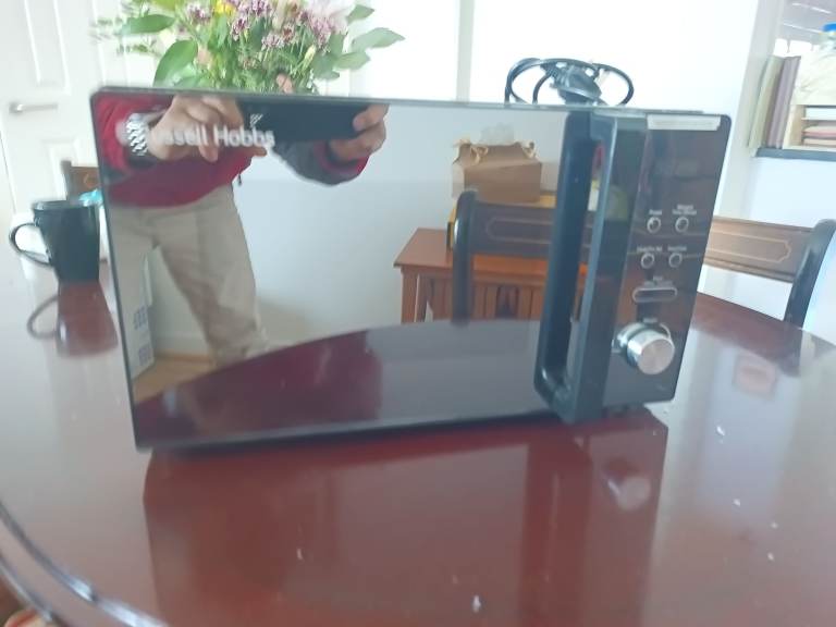 Microwave oven good condition (Leith)
