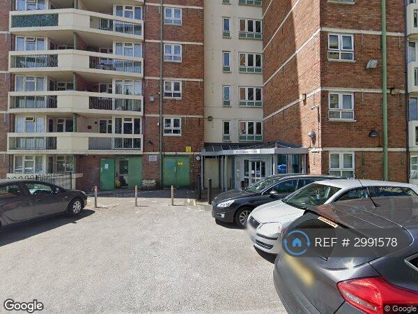 2 bedroom flat in George Street, Wakefield, WF1 (2 bed) (#2991578)