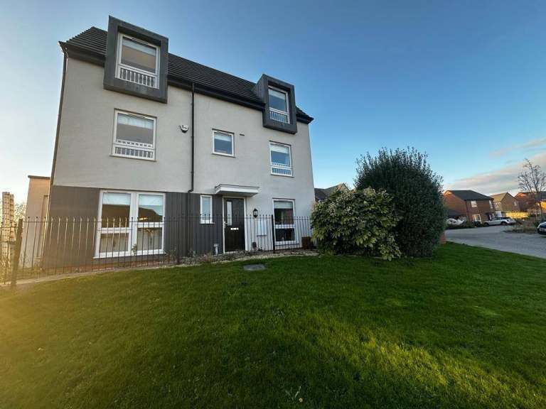 GEDLING 4 BED DETACHED NEW BUILT FULLY FURNISHED CHASE FARM EX SHOW HOUSE