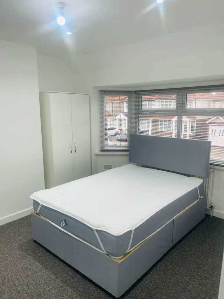 1 bedroom in Berkeley Waye, Hounslow