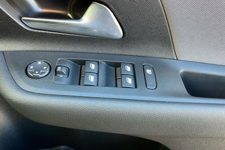  Vauxhall Mokka Electric 54kwh Design Suv 5dr Electric Auto 156 Ps Electric