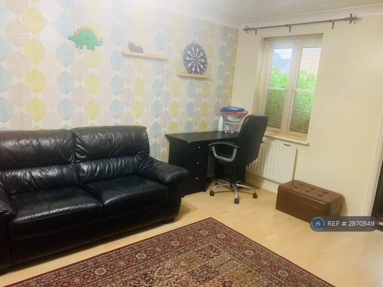 2 bedroom house in The Chilterns, Stevenage, SG1 (2 bed) (#2870549)