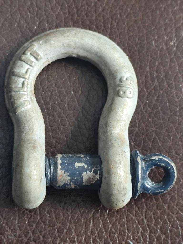 Small 3/8 Shackle