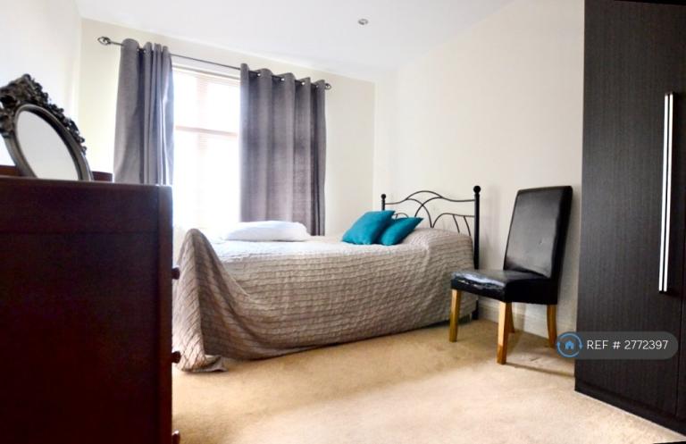 1 bedroom in Brunswick Avenue, London, N11 (#2772397)