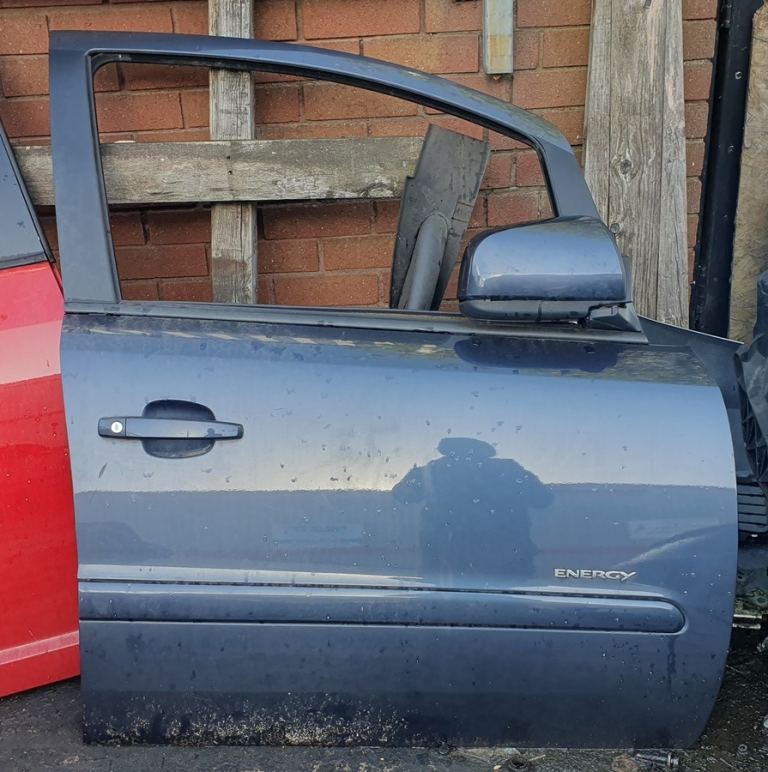 Vauxhall Zafira B Right Side Front Door & Mirror Z168 2010