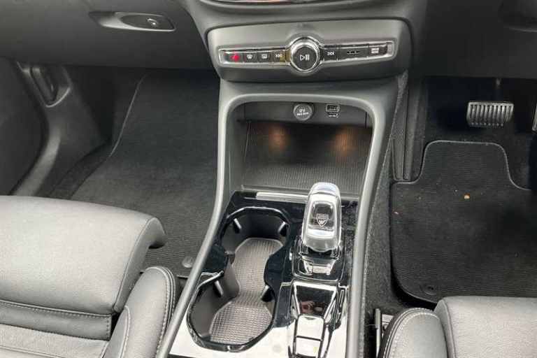 2020 Volvo XC40 2.0 D4 Inscription Pro SUV 5dr Diesel Auto AWD Euro 6 (s/s) (190 ps) SUV Diesel A...