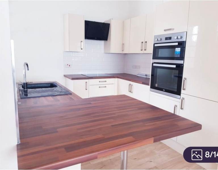 2 bed fully furnished flat in town centre