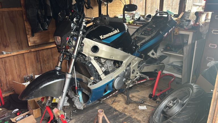 Kawasaki zzr 600 1993 e1 breaking parts 