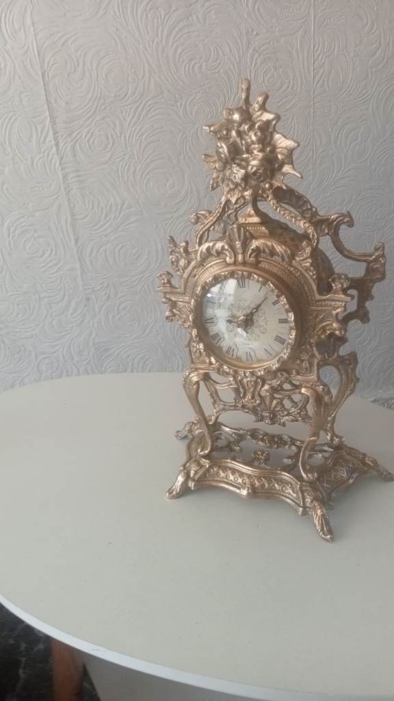 Vintage brass clock  dont know much about it it comes from stanley furnishings in america 