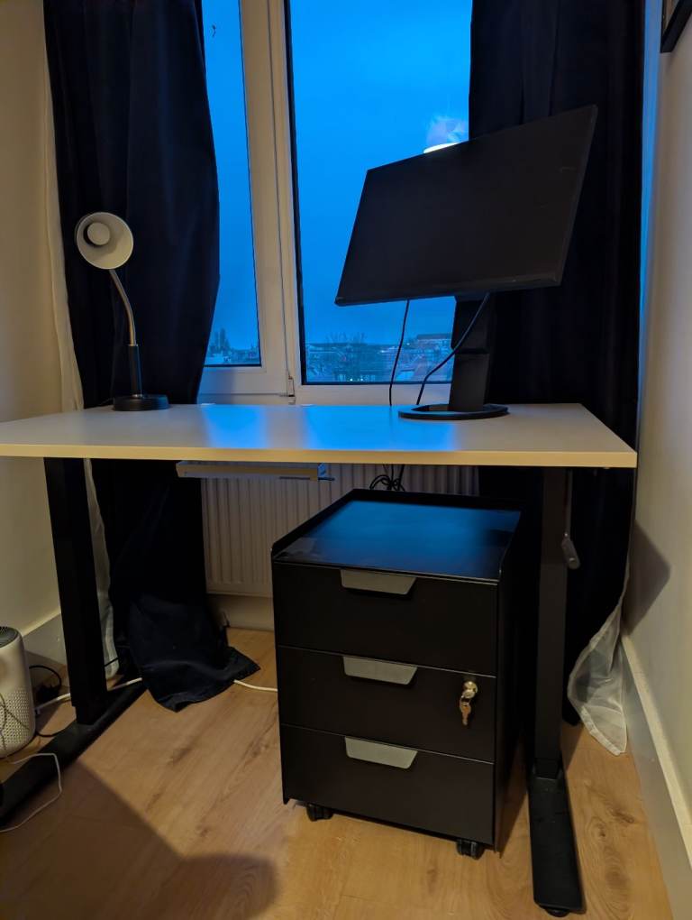 Standing Desk and drawers 