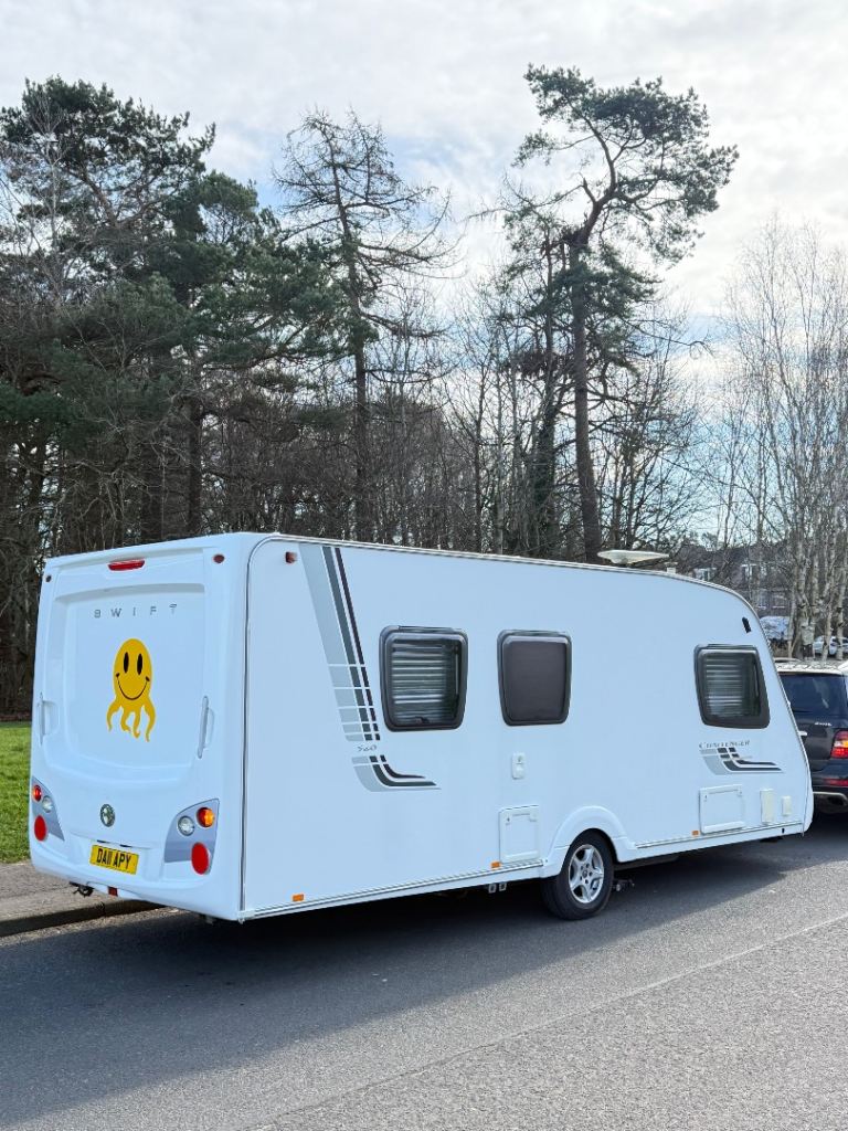 2011 4 berth Swift challenger 560 ISLAND BED