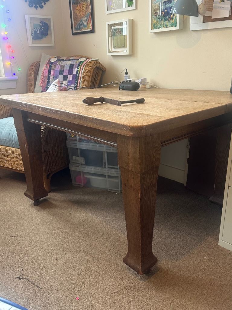 SOLID OAK EXTENDABLE DINING TABLE ANTIQUE