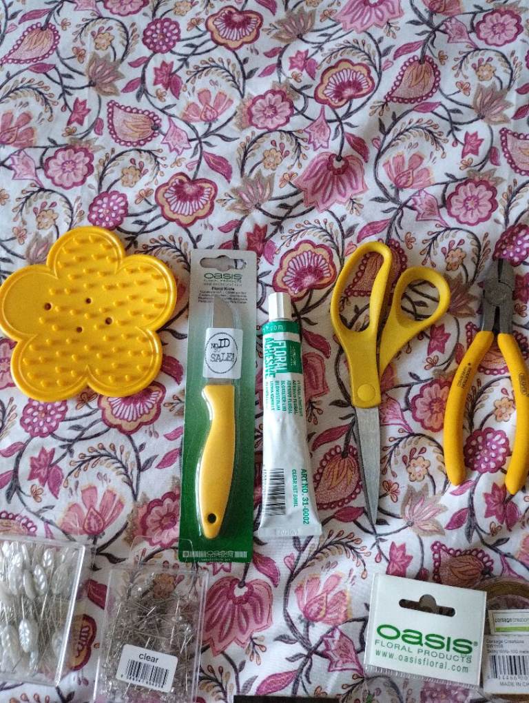 BARGAIN! JOB LOT Florist Supplies and Tools Corsage Buttonhole Pins Brand New Unused