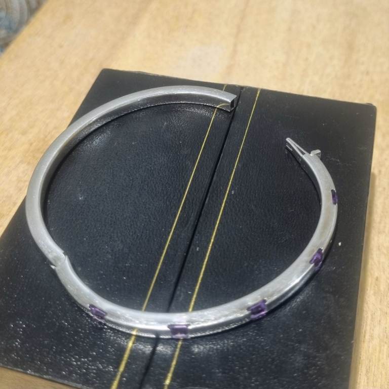 Gold 9ct Bangle / Bracelet with amethysts. 