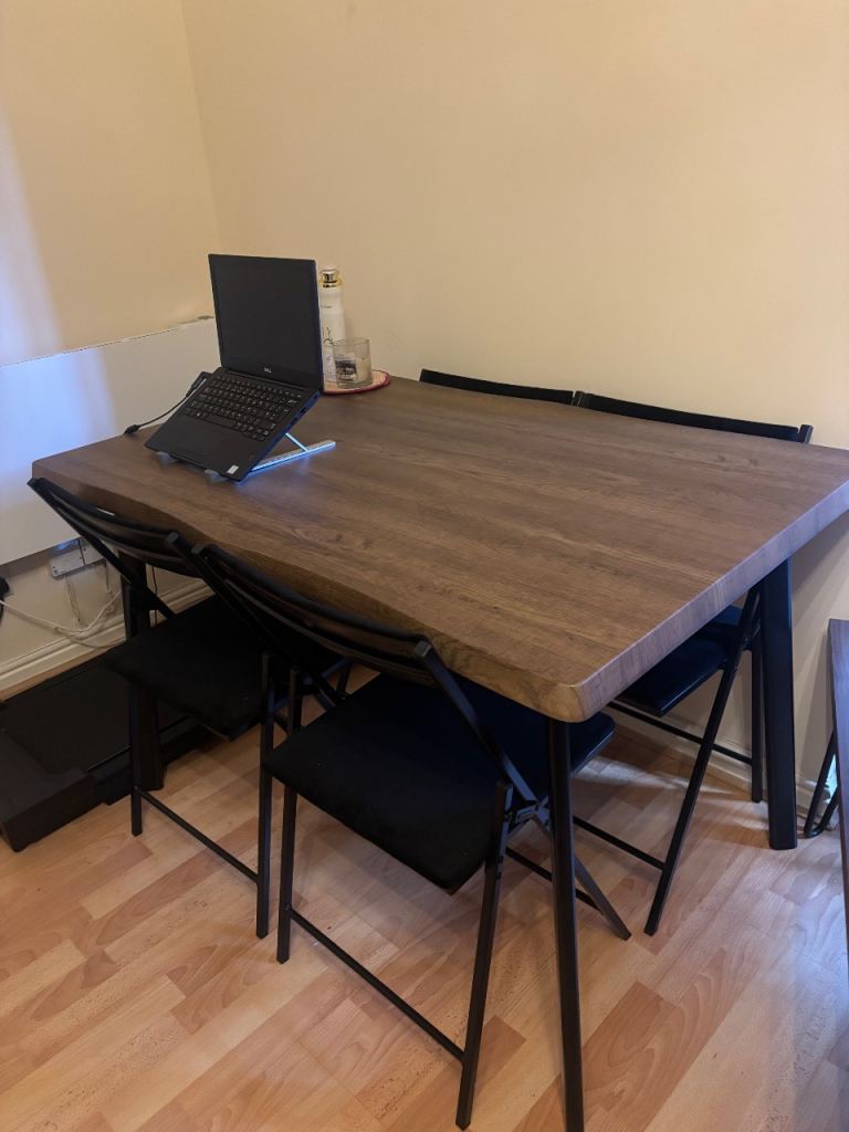 OAK 4 SEATER DINING TABLE