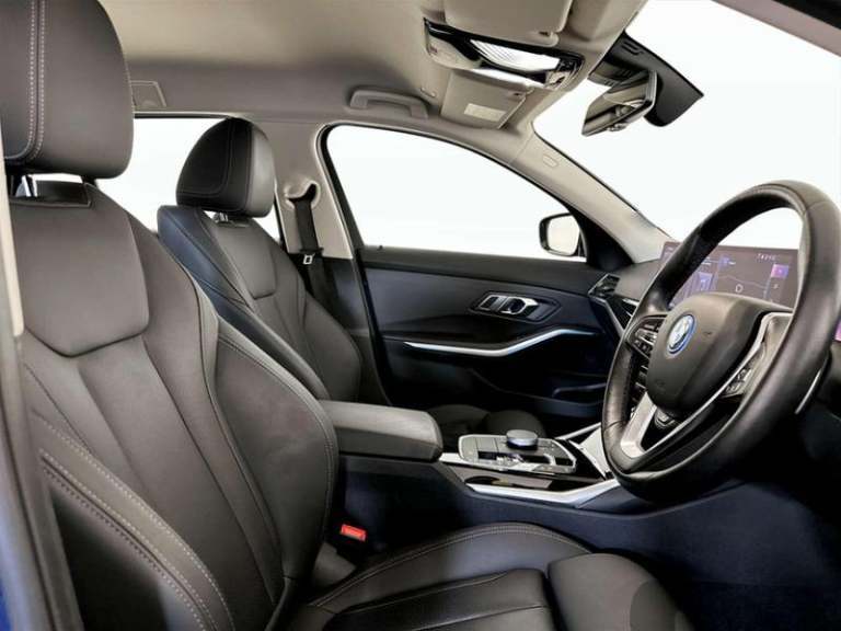 2022 BMW 3 Series 2.0 330e 12kWh Sport Touring 5dr Petrol Plug-in Hybrid Auto Euro 6 (s/s) (2 Est...
