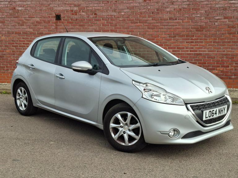 2014 64 Peugeot 208 1.2 VTi Active 5 Door Manual. Only 57000 miles From New! 