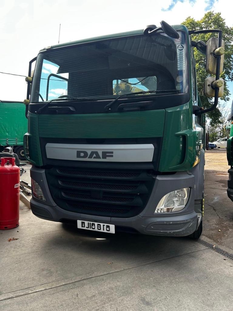 2015 DAF CF 75.330 26T DROPSIDE WITH HMF 1430 CRANE