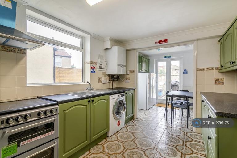 1 bedroom in Balfour Road, Ilford, IG1 (#2716175)
