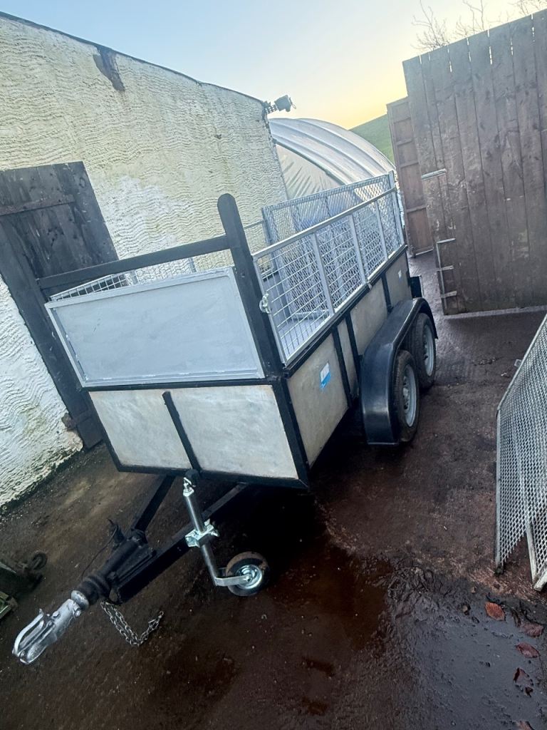 8.2x4.4 aluminum trailer with chequered floor