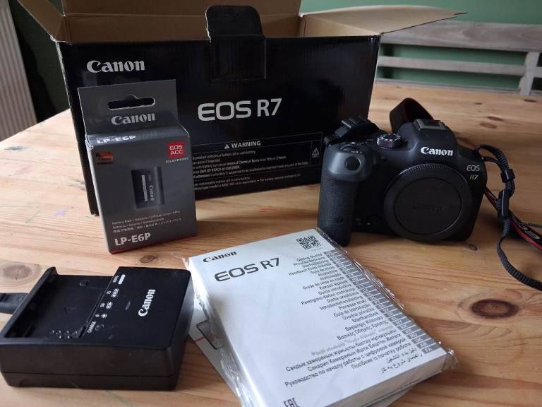 Canon R7 camera body (New)