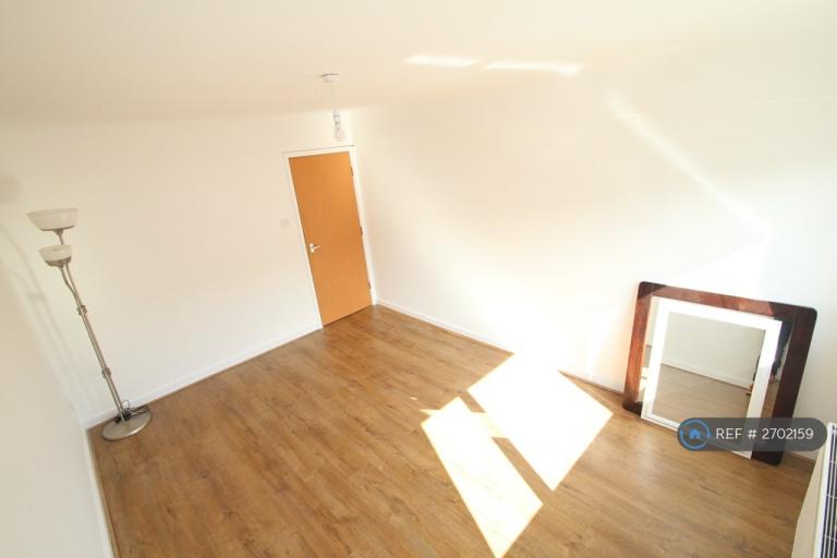 2 bedroom flat in Banks Road, West Kirby, Wirral, CH48 (2 bed) (#2702159)